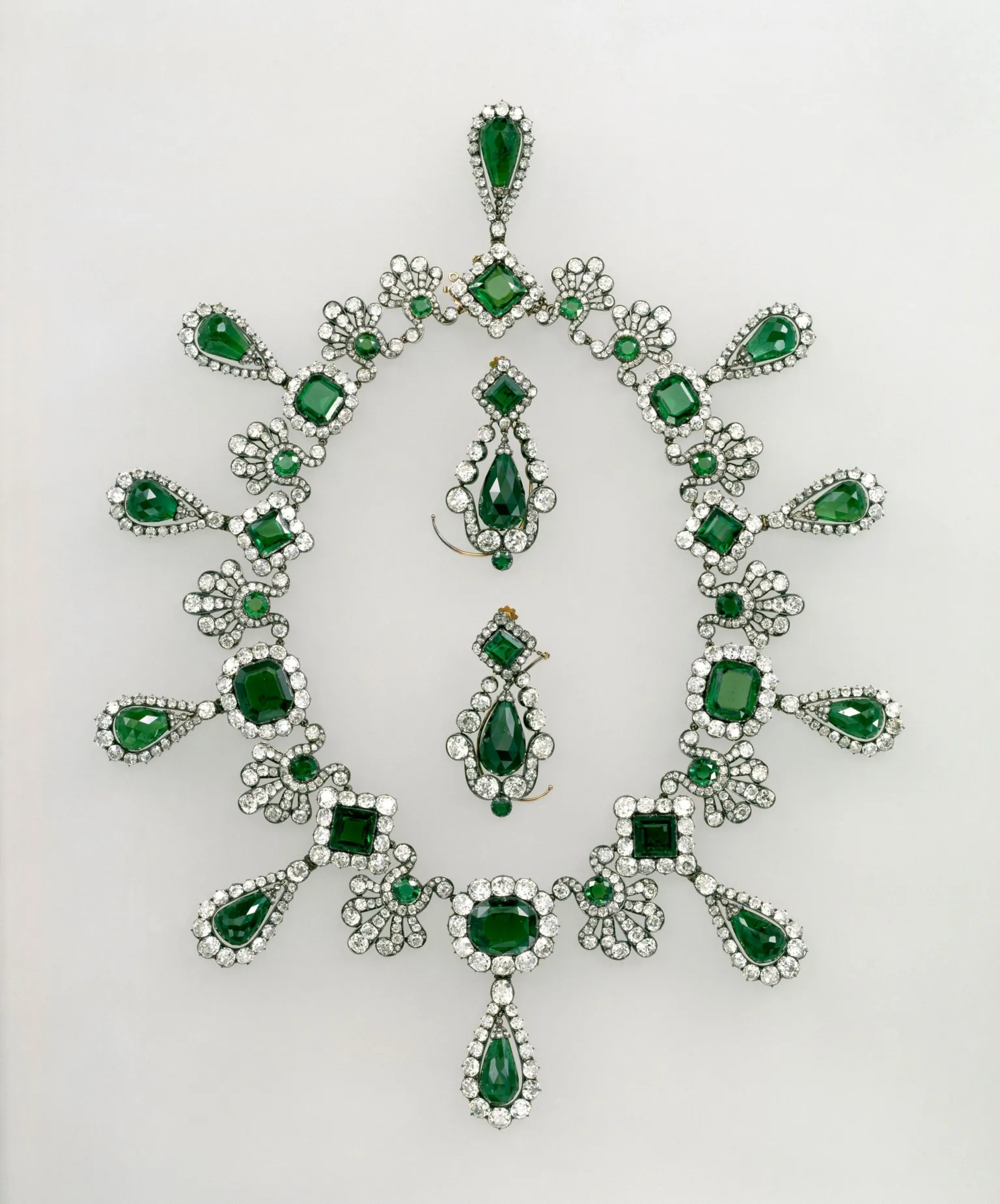 The Louvre Heist: Napoleon’s Emerald Wedding Gift Among Missing Jewels