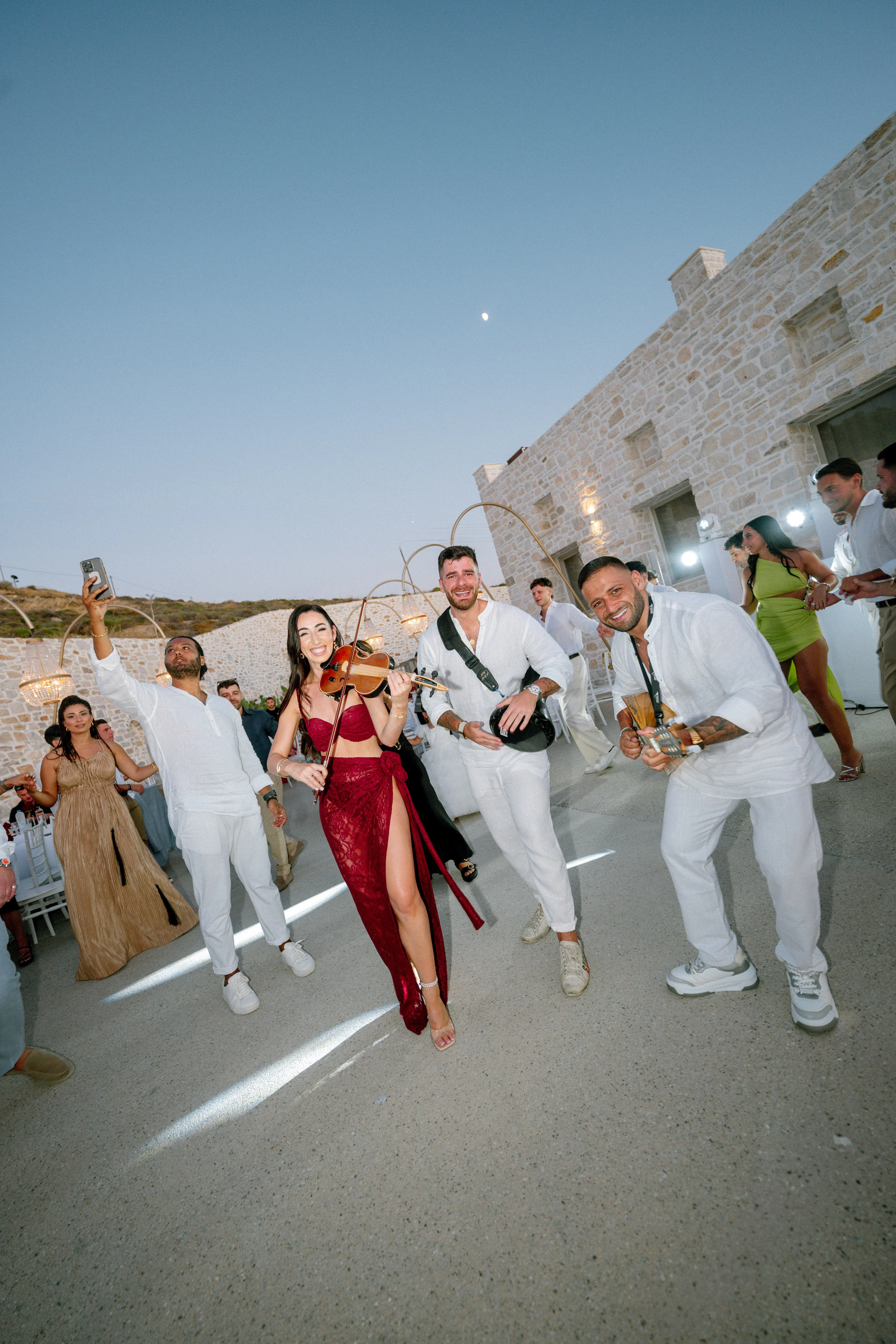 Make Every Guest a VIP: 10 Wedding entertainment Acts That turn your wedding into a full blown experience